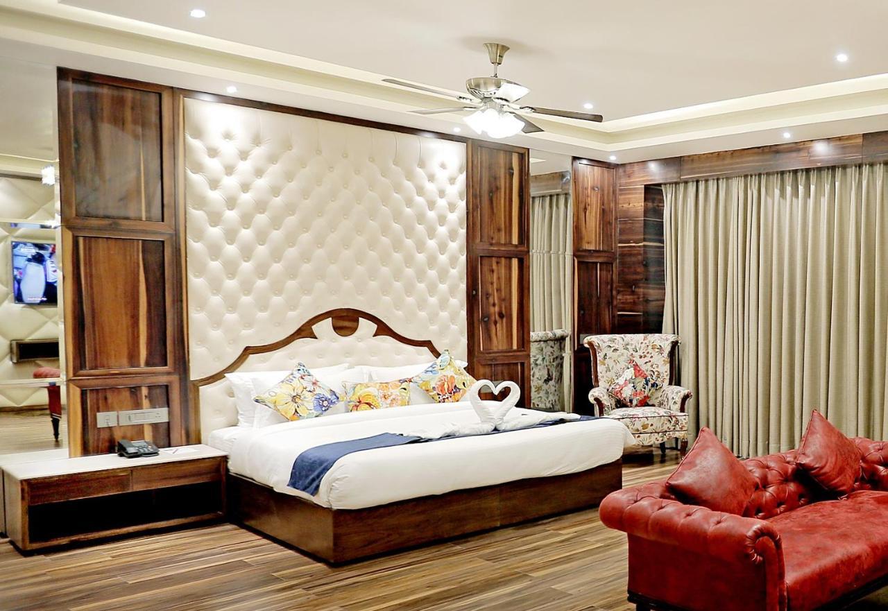 Hotel Vintage Zirakpur Chandigarh Панчкула Экстерьер фото