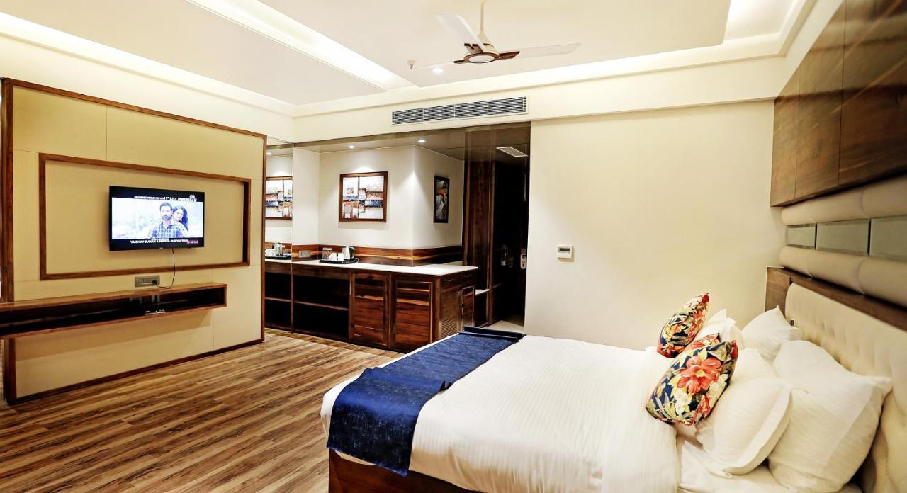 Hotel Vintage Zirakpur Chandigarh Панчкула Экстерьер фото