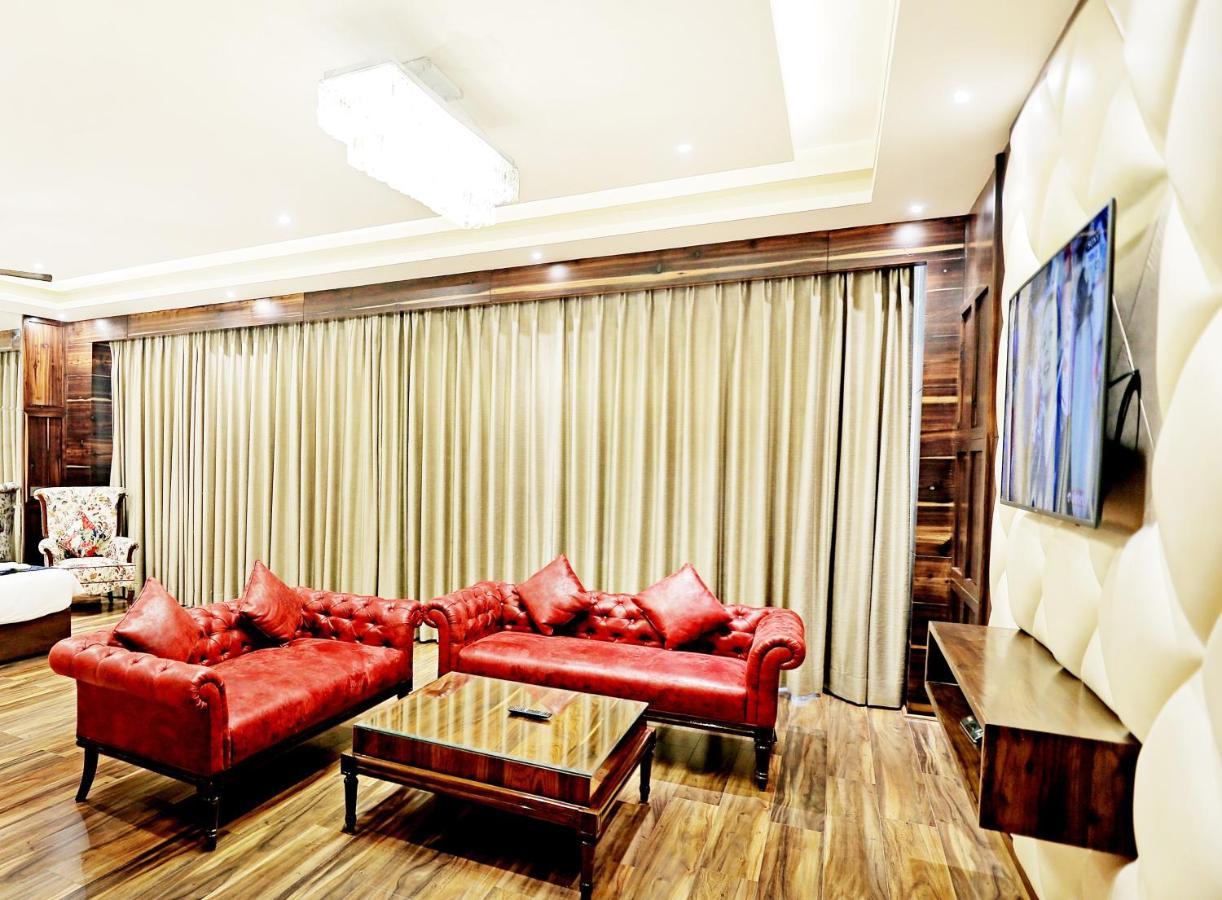 Hotel Vintage Zirakpur Chandigarh Панчкула Экстерьер фото