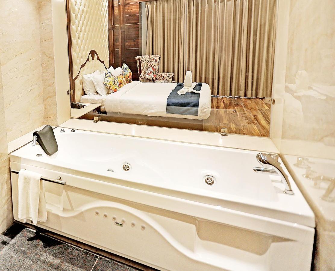 Hotel Vintage Zirakpur Chandigarh Панчкула Экстерьер фото